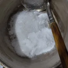 Campurkan semua bahan puding kaca.