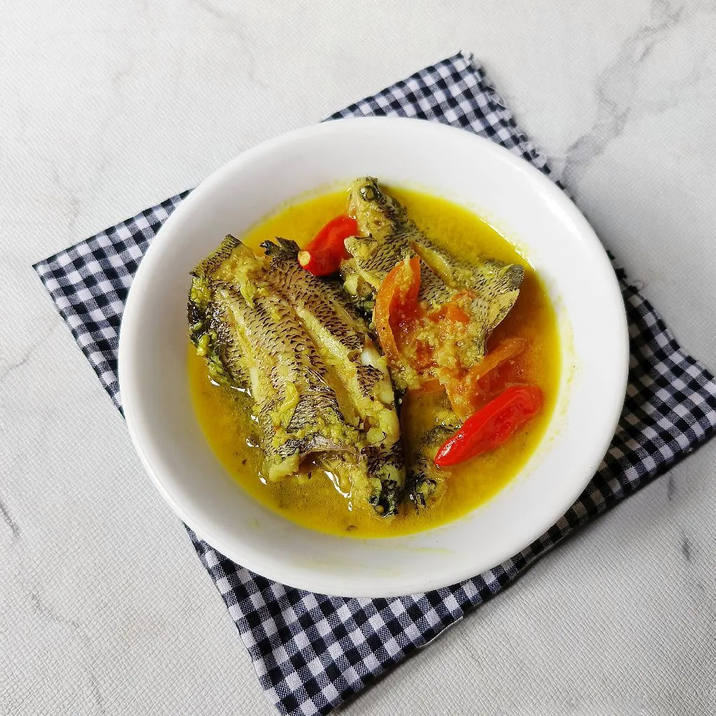 Ikan Kapar Bumbu Kuning