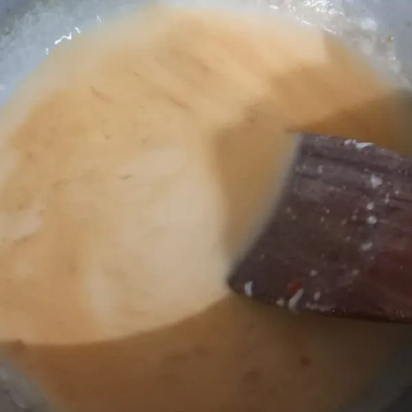 Tambahkan bumbu tabur keju, aduk rata