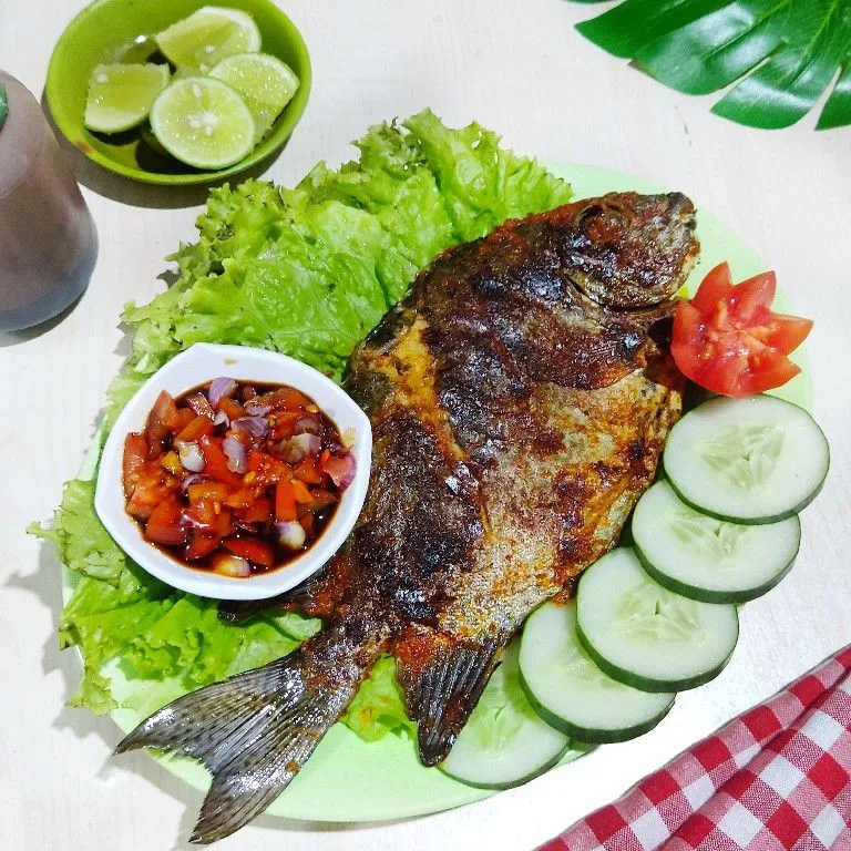 Proses memasak Bawal Acar Bumbu Kuning dengan bumbu kuning