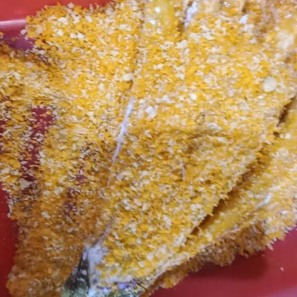 Balurkan ke tepung roti
