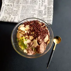 Alpukat Almond Es Krim Cokelat