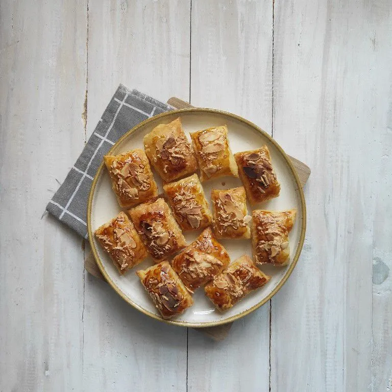 Almond Cheese Cookies Puff Pastry