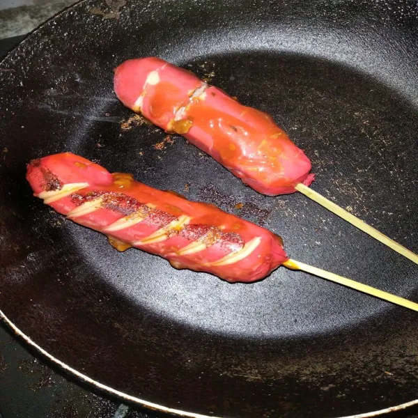 Bakar diatas teflon hingga matang dan sajikan