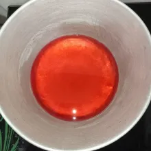 Masukkan air, gula dan pewarna ke dalam panci, rebus hingga mendidih dan mengental seperti sirup, matikan api. Tambahkan perisa frambos kemudian aduk rata, tunggu dingin.