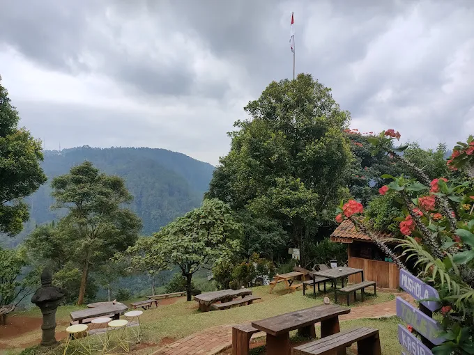 Cafe D'Pakar, tempat makan keluarga di bandung