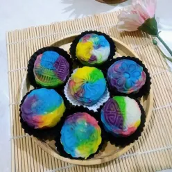 Mooncake Rainbow Strawberry