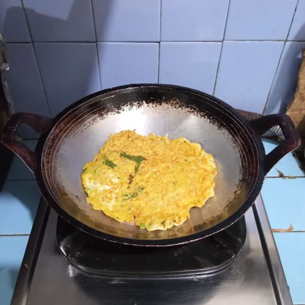 Masak hingga matang kedua sisinya.