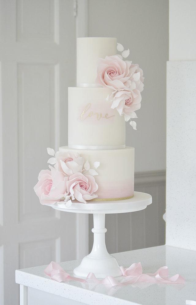 kue pernikahan sederhana tapi elegan