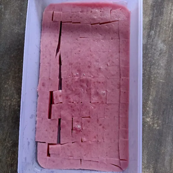 Setelah jelly dingin, potong sesuai selera.