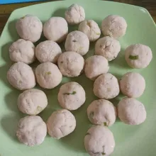 Lakukan hingga semua adonan habis.