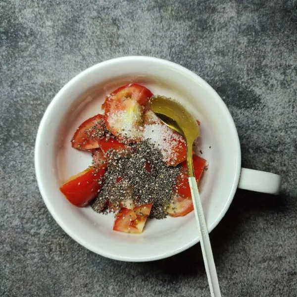 Kemudian masukkan chia seeds.