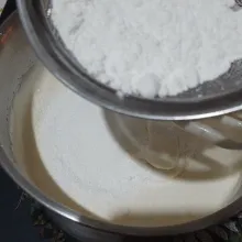 Masukkan bahan B sambil di ayak, kemudian mixer perlahan.