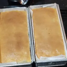 Siapkan loyang yang sudah dialasi baking paper kemudian tuang adonan ratakan, panggang api atas bawah ±25 menit 170°/sesuaikan oven masing-masing.