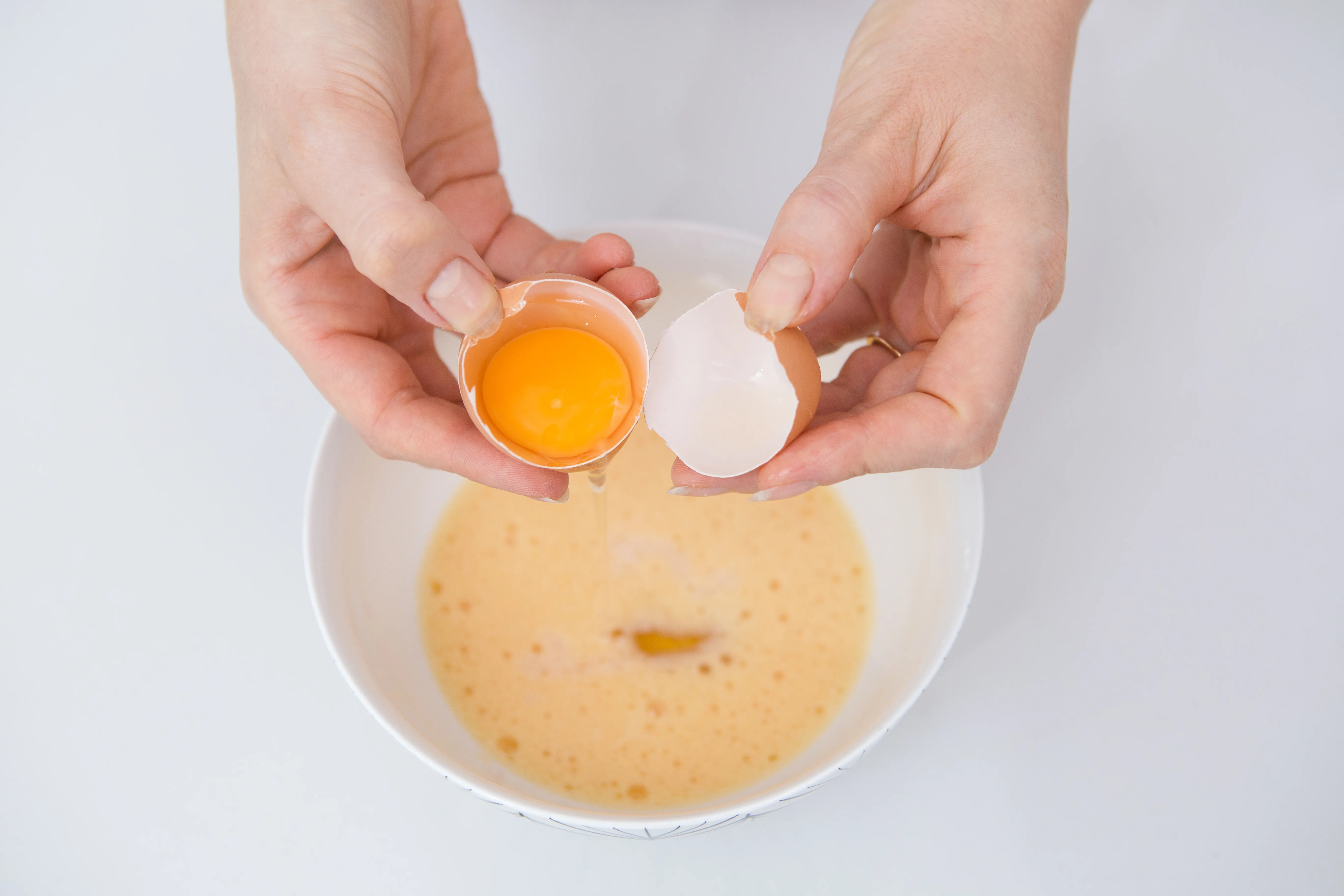 Olesan kuning telur untuk nastar