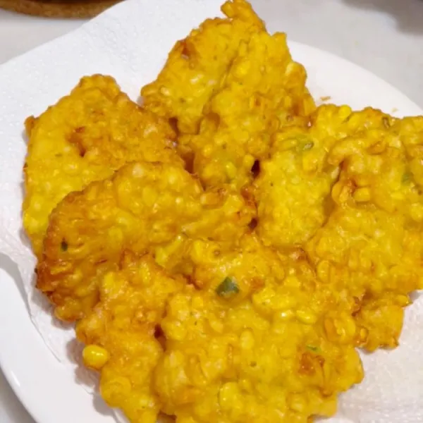 Bakwan jagung siap disajikan. Selamat mencoba Sobat Yummy!