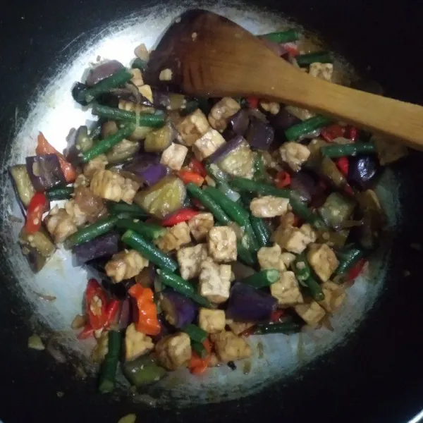 Masak hingga semua matang dan air sat, angkat dan sajikan.