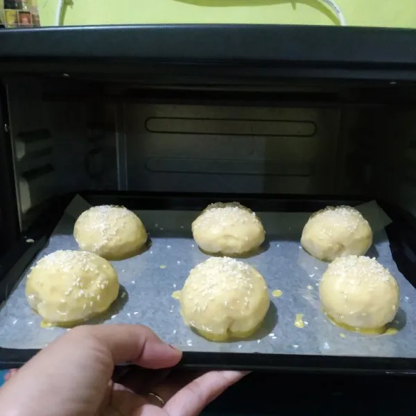 Oven selama 25 menit di suhu 175°C atau sampai matang, sesuaikan dengan oven masing-masing.