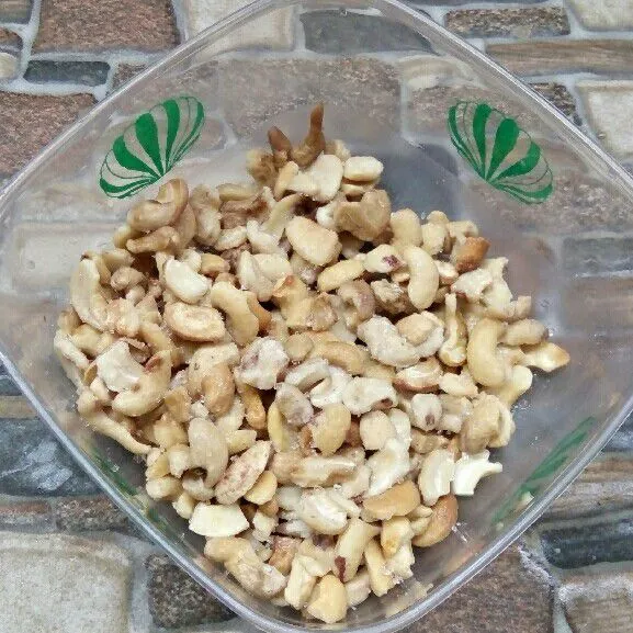Taburi dengan bawang putih bubuk, garam himalaya, dan gula pasir.