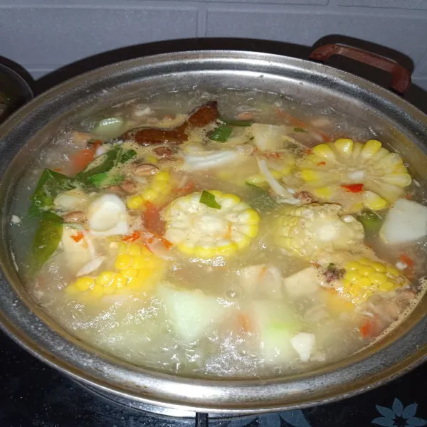 Bubuhi gula garam gula merah. Aduk merata.