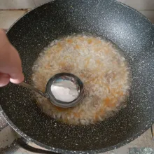 Masak sambil ditekan-tekan dengan punggung sendok agar hancur.