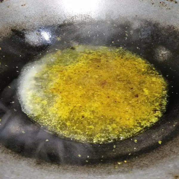 Tambahkan air.