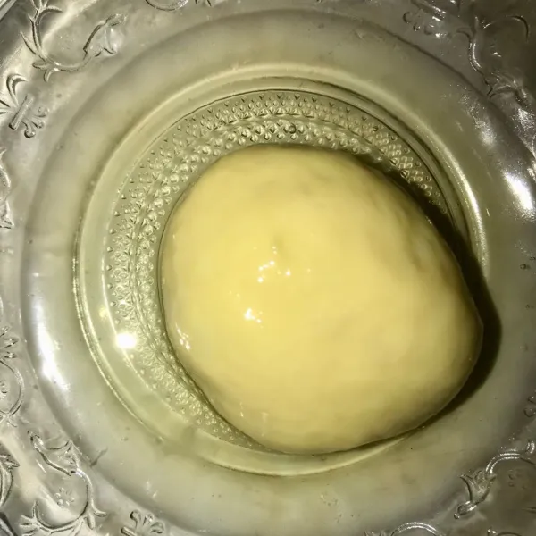 Kemudian balurkan di putih telur.