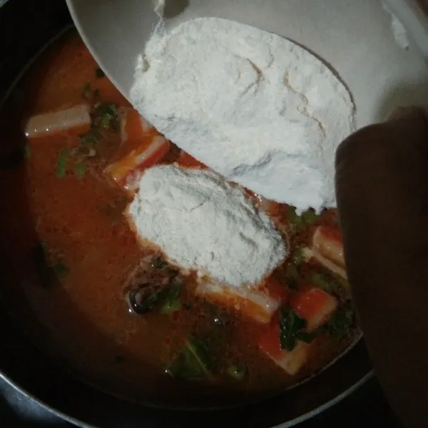 Masukan krimer (fibercreme) kedalam panci. Aduk rata