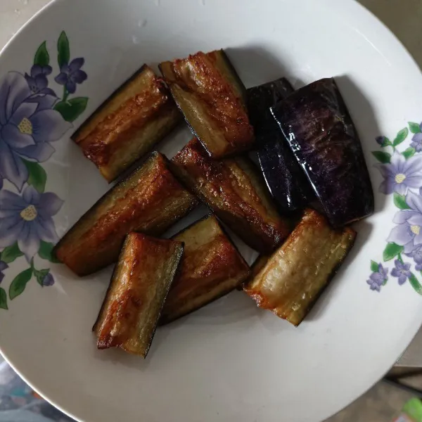 Angkat dan sisihkan.