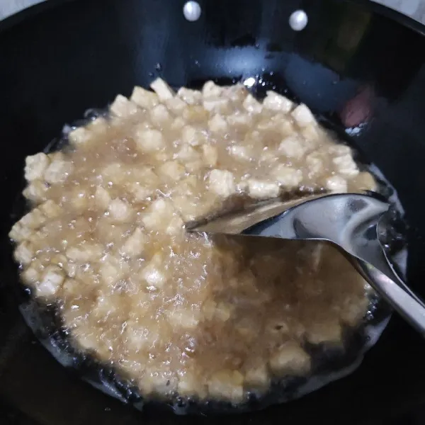 Goreng hingga matang atau hingga cokelat keemasan.