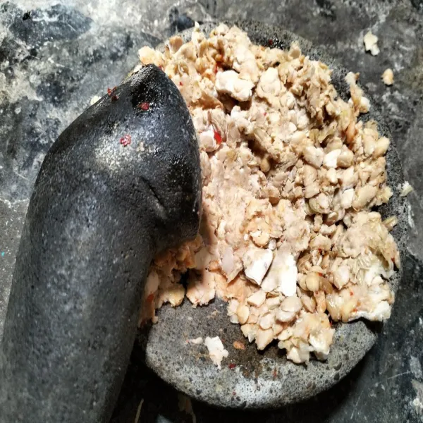 hancurkan juga tempe, tapi biarkan kasar