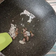 Masukkan hati ayam. Tumis hingga wangi.