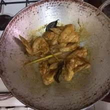 Masak hingga sayap matang matang dan menyerap.