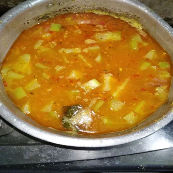 Aduk rata, koreksi rasa dan sajikan.