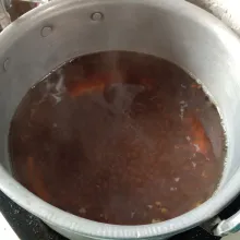 Rebus kacang hijau sampai empuk dan merekah.