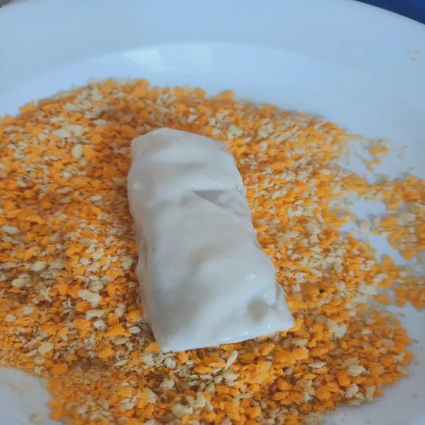 Lapisi dengan tepung roti