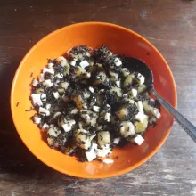 Campurkan pisang, meses dan keju, aduk rata.