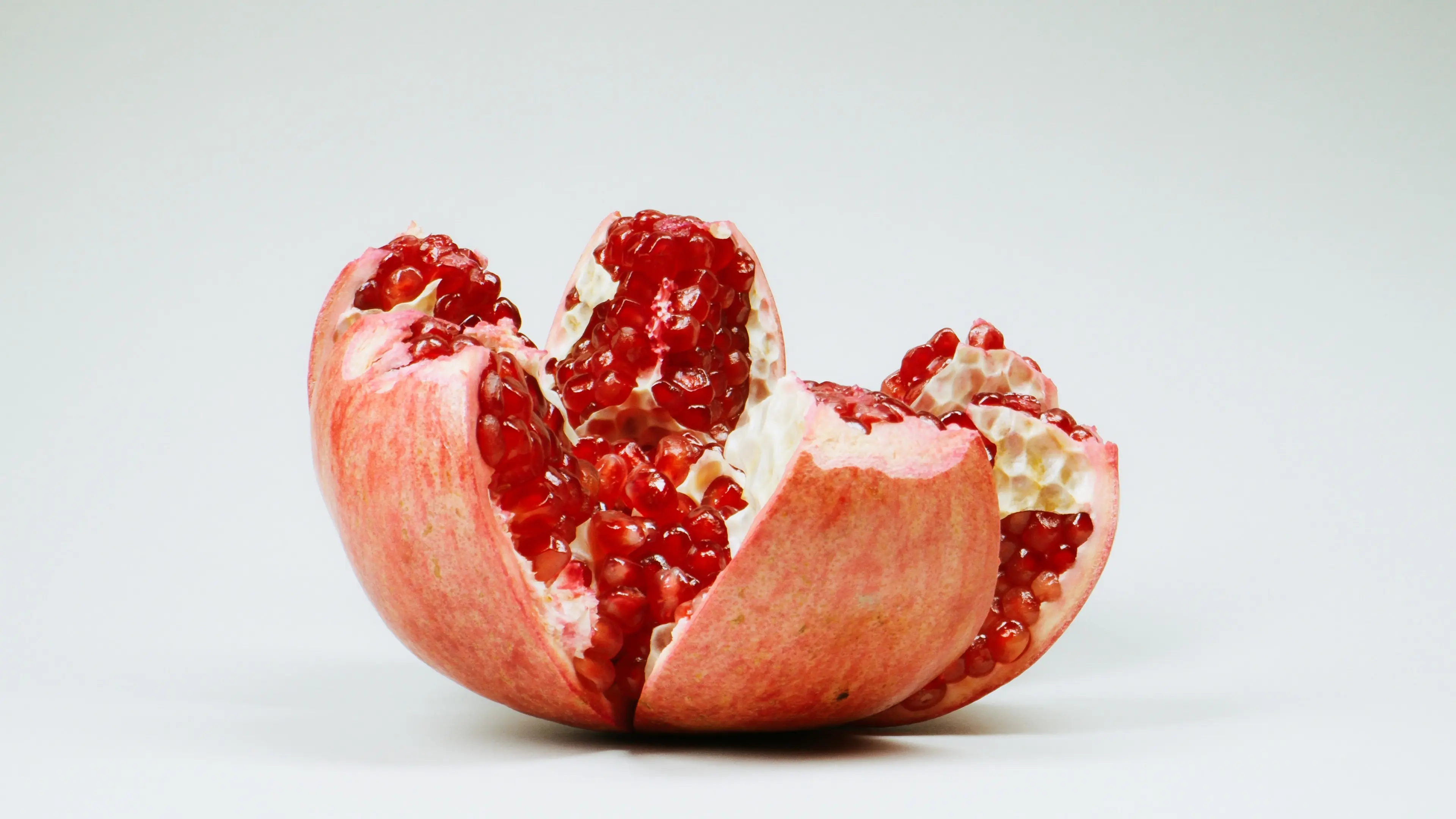 Buah pomegranate atau delima merah