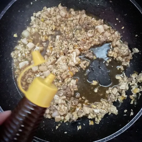 Tambahkan kecap manis , telur orak arik setelah