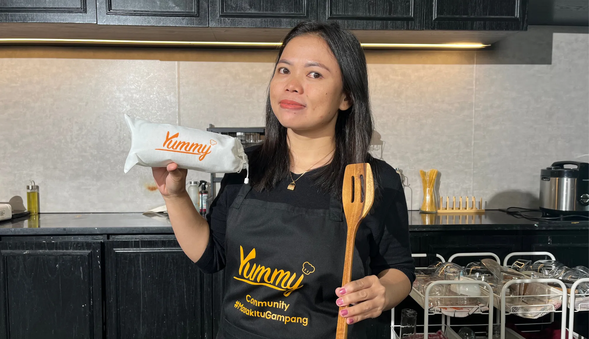 Selasa, 28 Februari 2023, Tim Yummy berkesempatan untuk mengundang Emma ke kantor Yummy IDN Media Jakarta. Emma berkesempatan untuk tur di studio Yummy mulai dari menyaksikan produksi hingga melihat suasana dan fasilitas yang ada di studio. Tidak hanya itu, Tim Yummy dan Emma juga telah melakukan sesi Q&A mengenai pengalaman dan keuntungan yang didapatkan Emma selama bergabung di Yummy Community. “Banyak banget 