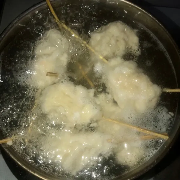 Rebus selama 10menit hingga mengambang diatas (matang) dan tiriskan.