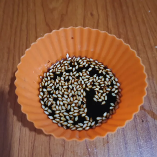 Campurkan semua bahan saus.