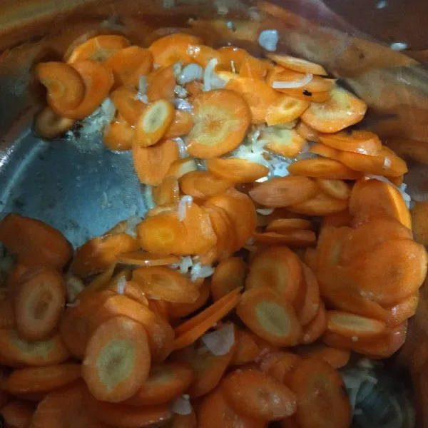 Tambahkan wortel