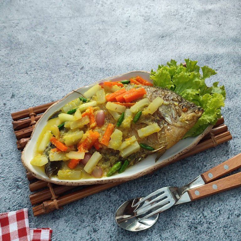 Bahan-bahan Pesmol Ikan Gurame di meja dapur