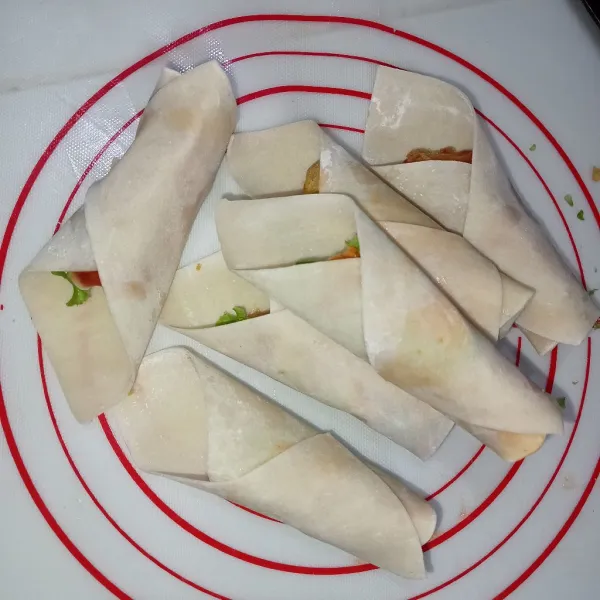 Lakukan hal yang sama sampai bahan habis (bisa disimpan di dalam freezer untuk stok camilan).