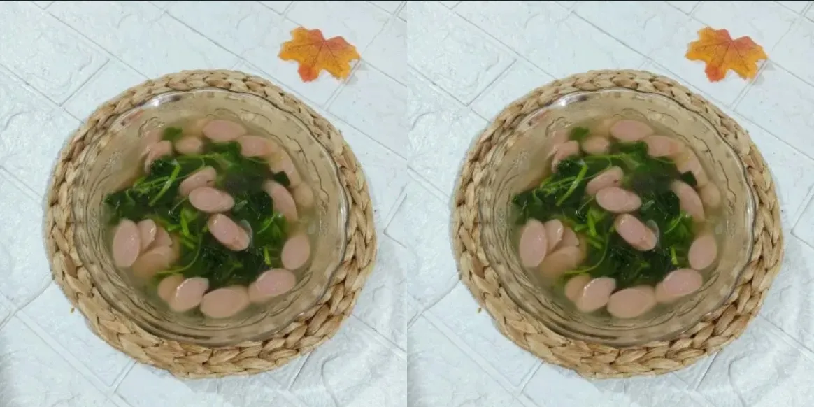 semangkuk sup sosis bayam untuk sahur