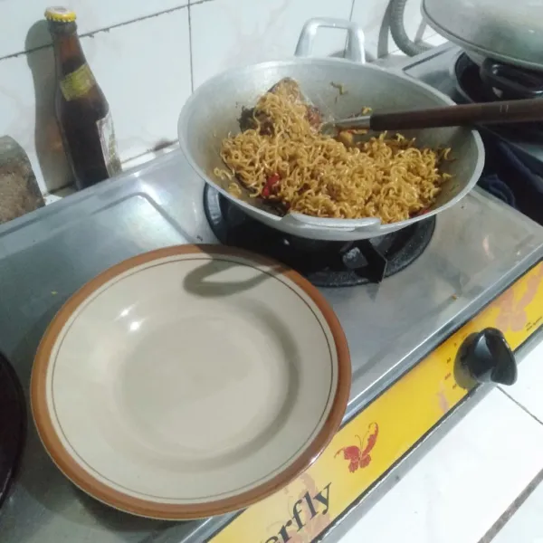 Pindahkan dalam piring saji secukupnya.