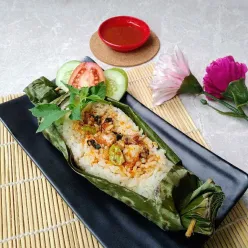 Nasi Bakar Cumi Asin Kemangi