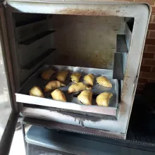 Panggang dalam oven yang sudah dipanaskan, gunakan api sedang hingga matang kecoklatan. 30 menit rak bawah dan 15 menit rak atas, sesuaikan dengan oven masing - masing.