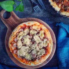 Panaskan oven terlebih dahulu, panggang adonan selama 25 -30 menit, sesuaikan dengan oven masing-masing. Angkat dan sajikan.